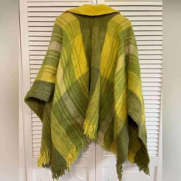 COPY - One of a kind fringed wool poncho for women - Picture 2 of 8